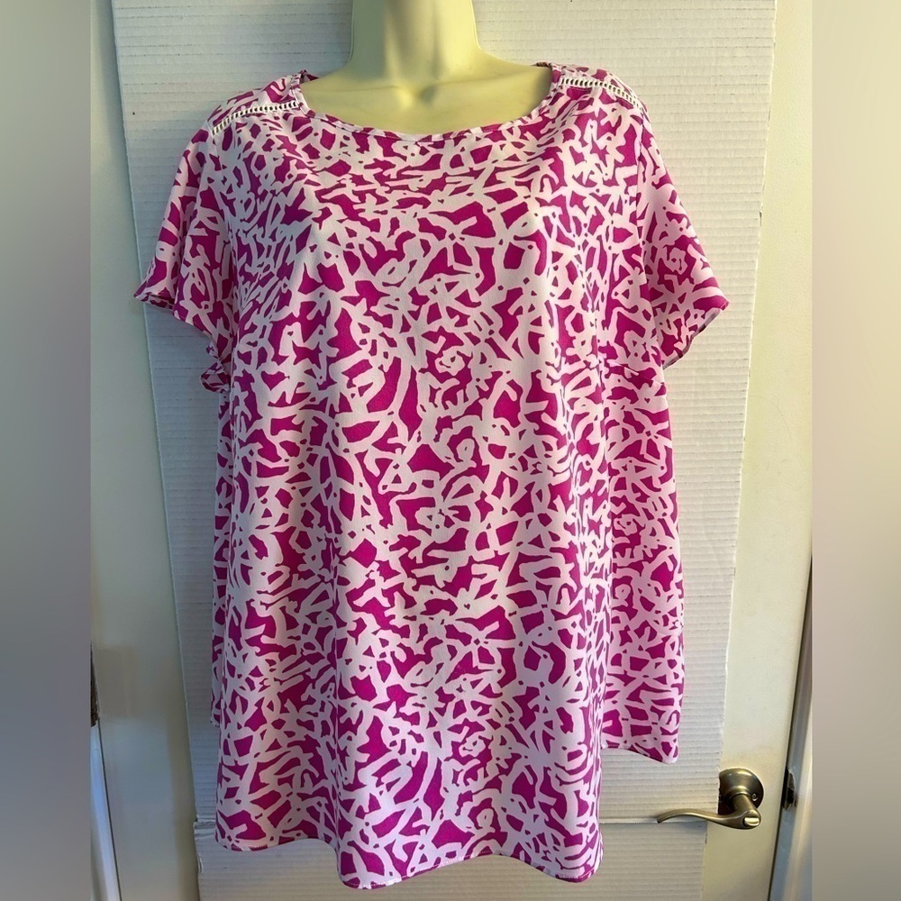 LANE BRYANT women plus Sz-18 fuchsia pink & white patterned short sleeve top R16